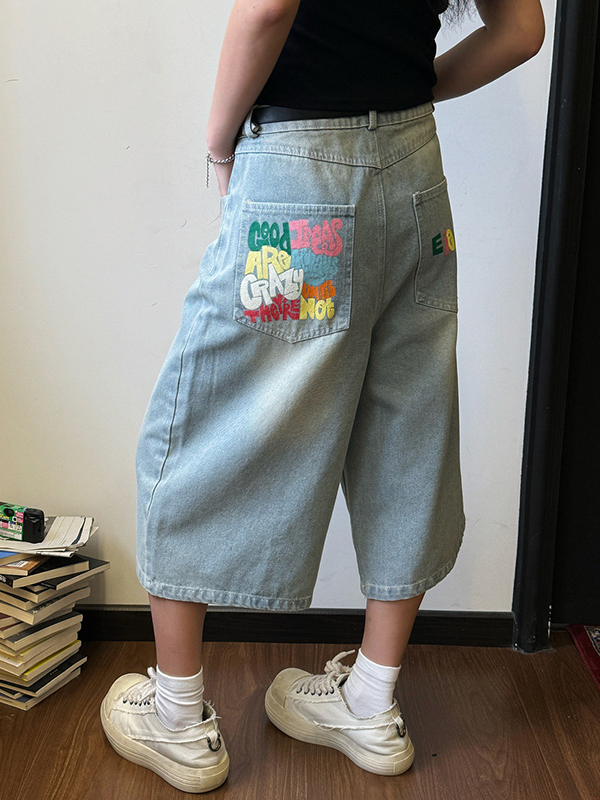 Shorts vaqueros con estampados de letras de colores-1