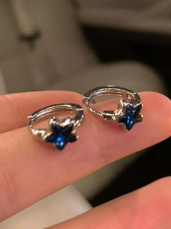Pendiente de aro con estrella azul brillante-1